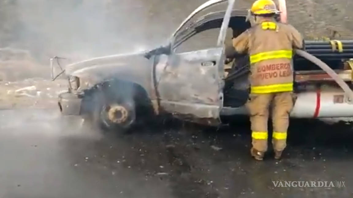 Se incendia camión en la carretera libre Monterrey-Saltillo