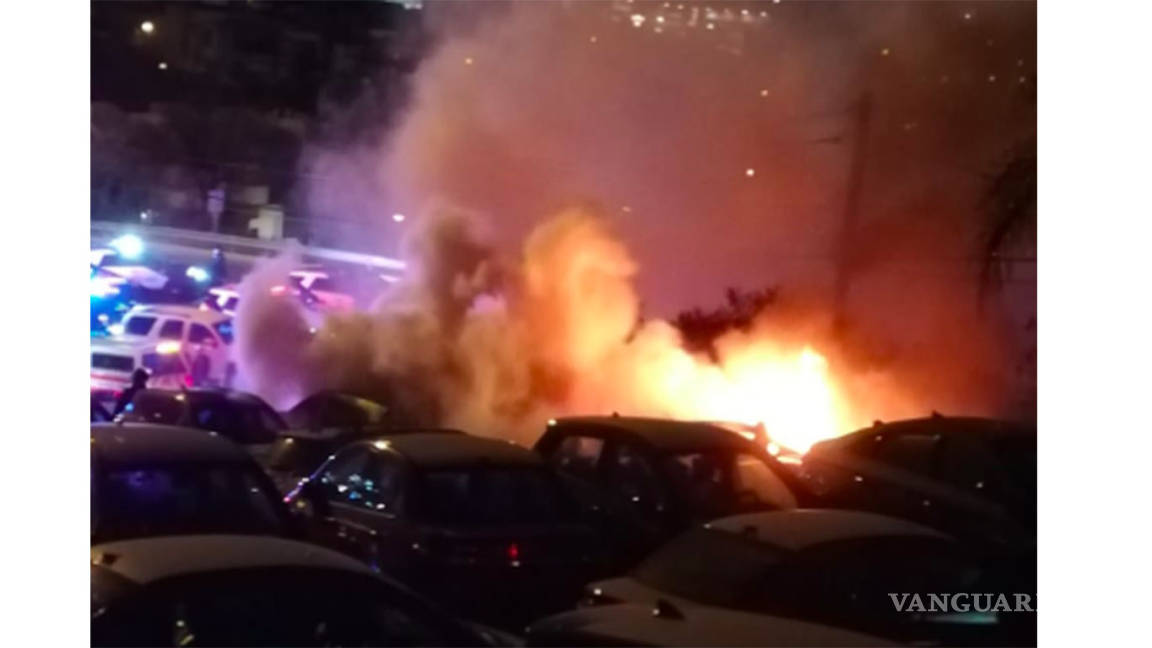 Incendian con bomba molotov autos en agencia de San Pedro, NL