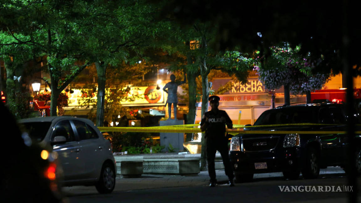 Dos muertos y nueve heridos deja tiroteo en un restaurante de Toronto