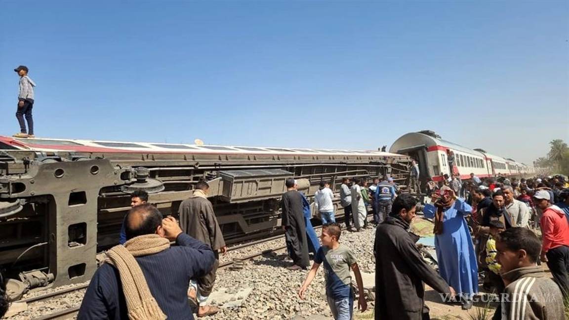 $!Choque de dos trenes deja al menos 32 muertos y 66 heridos en Egipto