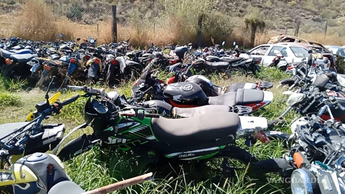 Abandonan cientos de motos en el corralón de Parras