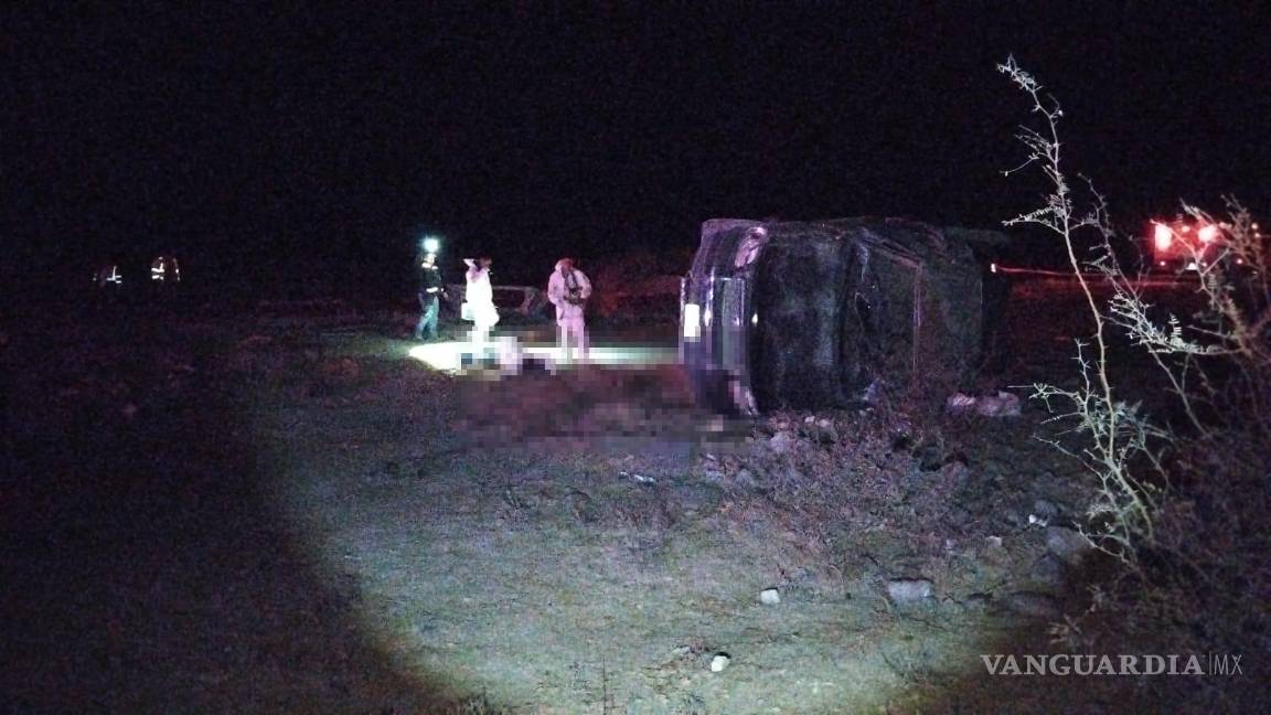 Mueren dos en fatal volcadura en Parras; hay 9 heridos