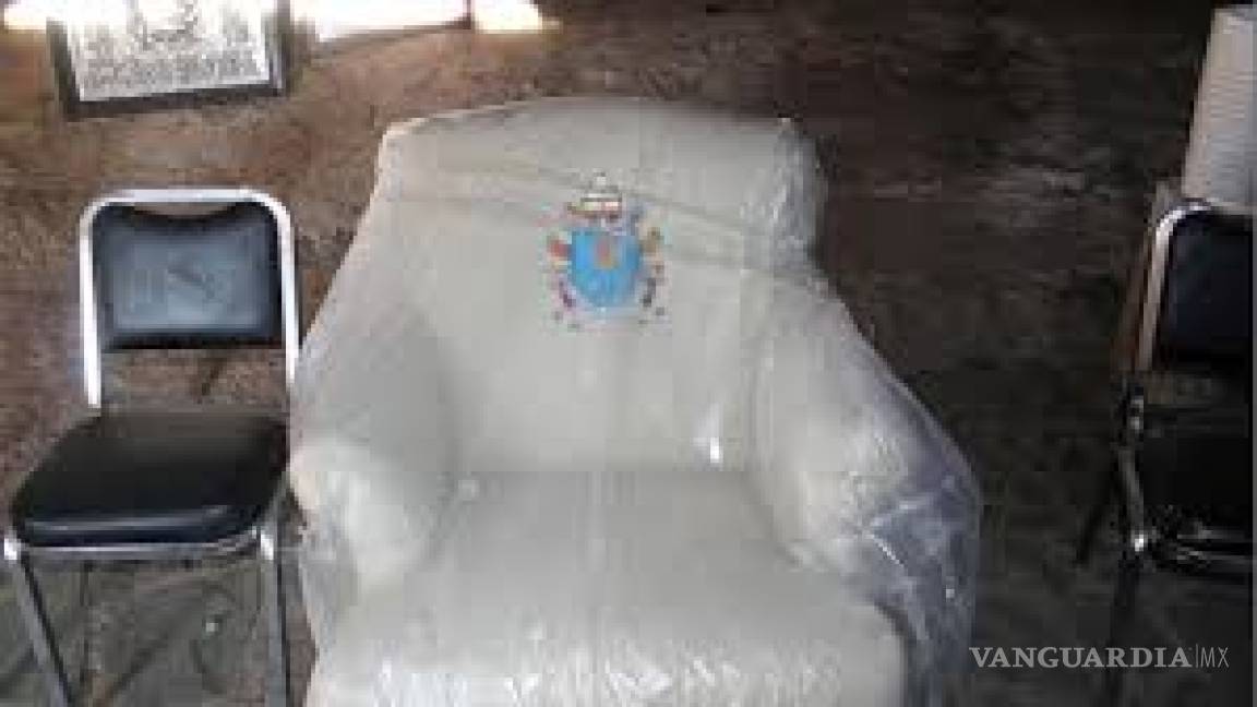 El trono de César Duarte, ex gobernador de Chihuahua... ¡es el sillón del papa Francisco en México!