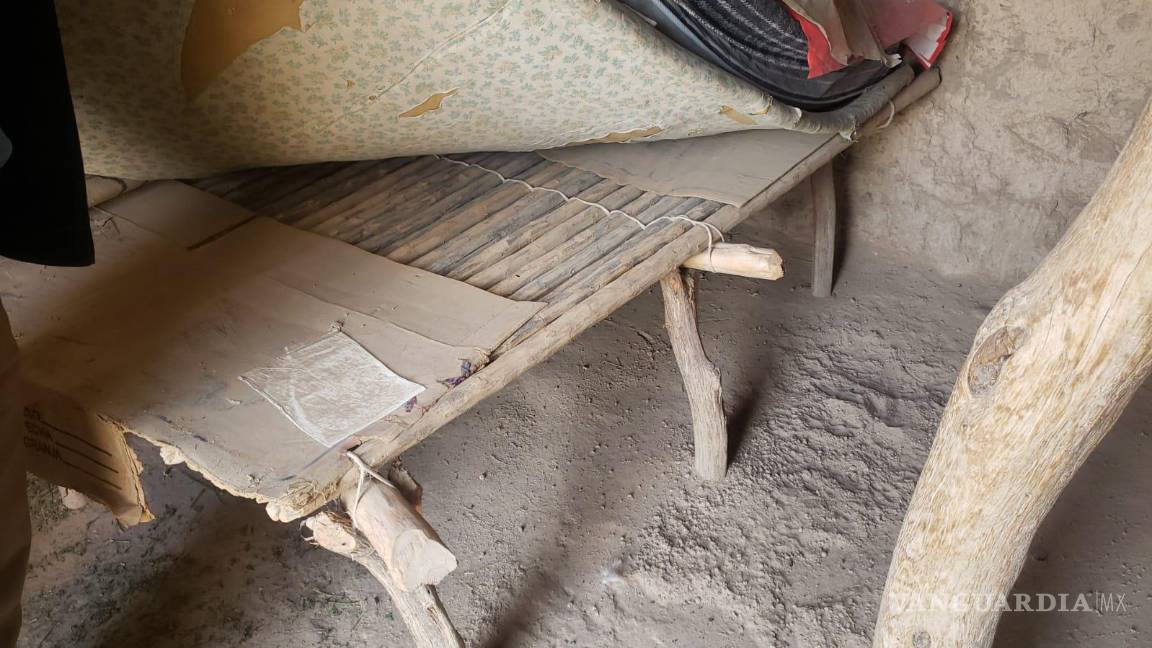 $!Ahora mis hijos tienen que traer desde Parras, pero hay días que no pueden venir por su trabajo, y el camino está muy feo para las caminatas.