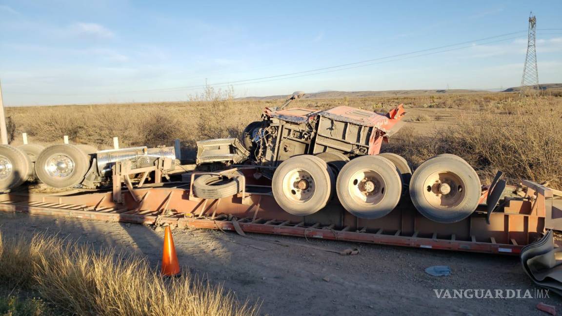 Fallece trailero en trágica volcadura sobre carretera Saltillo–Torreón