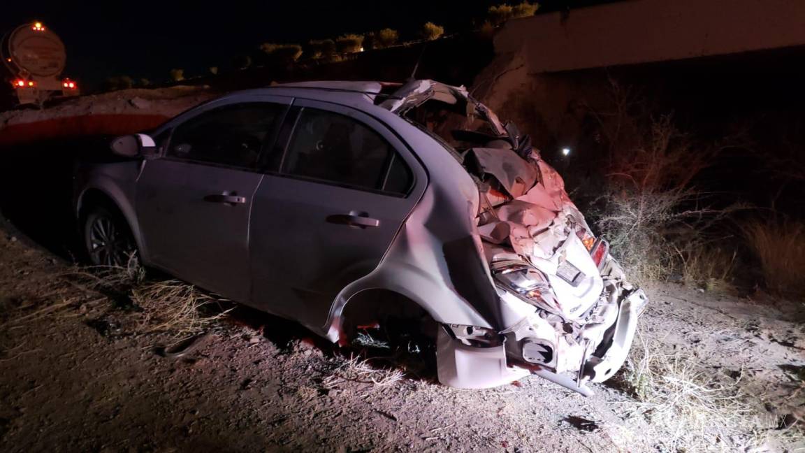 Familia se precipita a puente en la carretera Saltillo-Torreón; hay 6 lesionados