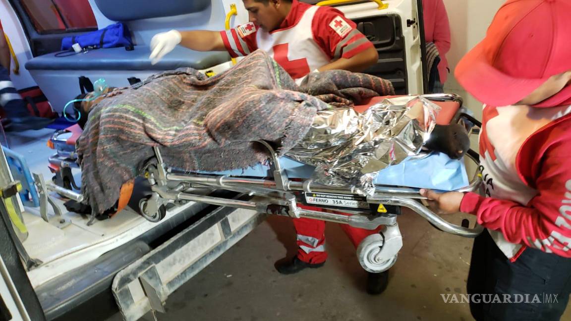 $!Al llegar los paramédicos a las vías férreas se encontraron con Luis a grito abierto, pues no soportaba el dolor que le provocaba la pérdida de su miembro por la pesada mole.