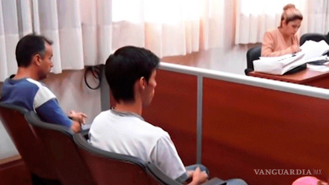 $!“Mi papá me dio mi primer beso”, su padre y su hermano la violaron por años