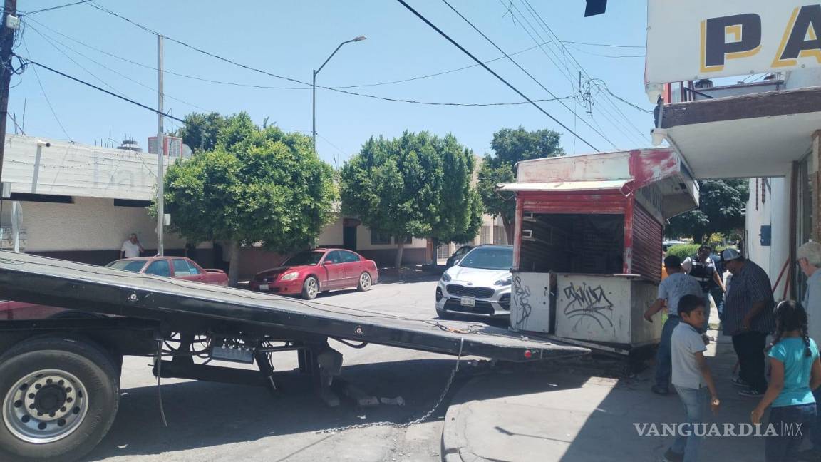 Retiran puesto callejero durante inspección de Plazas y Mercados en Torreón