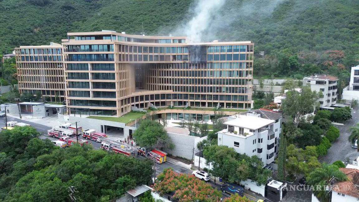 Incendio en edificio en San Pedro Garza García, Nuevo León, deja más de 200 evacuados