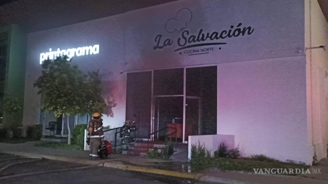 Freidora causa incendio en ‘La Salvación’; Bomberos de Saltillo logran sofocar el siniestro