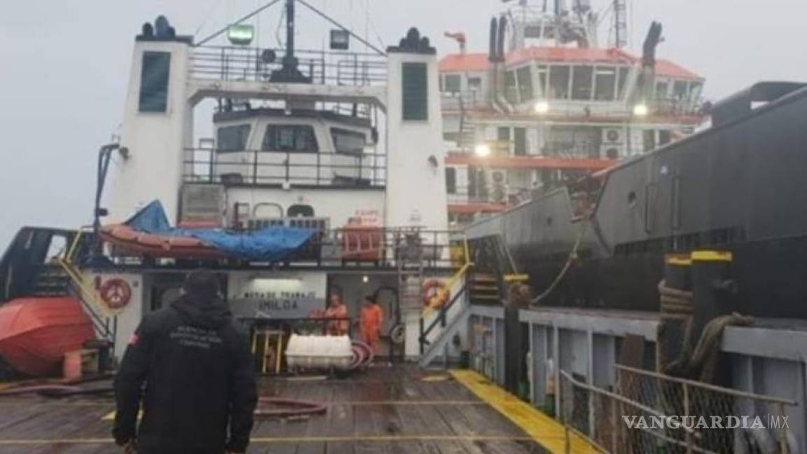 Aseguran buques con 800 mil litros de 'huachicol' en Dos Bocas