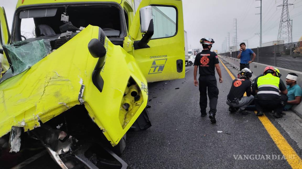 Cierran Libramiento Noroeste hacia Saltillo por choque de tractocamiones