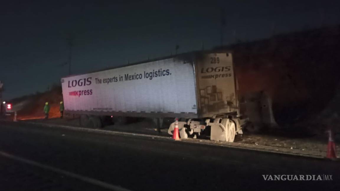 Se duerme al volante, choca y termina fuera del camino en el libramiento Norponiente