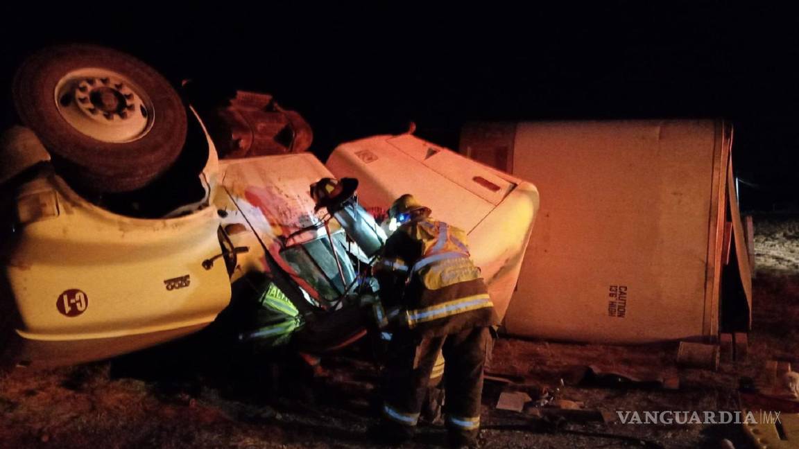 Vuelca tras dormitar en la carretera a Torreón