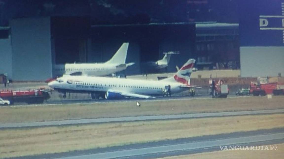 Tren de aterrizaje del avión de British Airways se colapsa en pista de aterrizaje