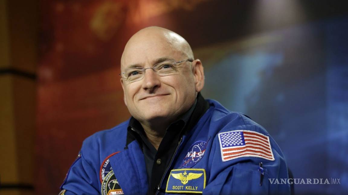 Scott Kelly deja la NASA tras pasar un año en el espacio