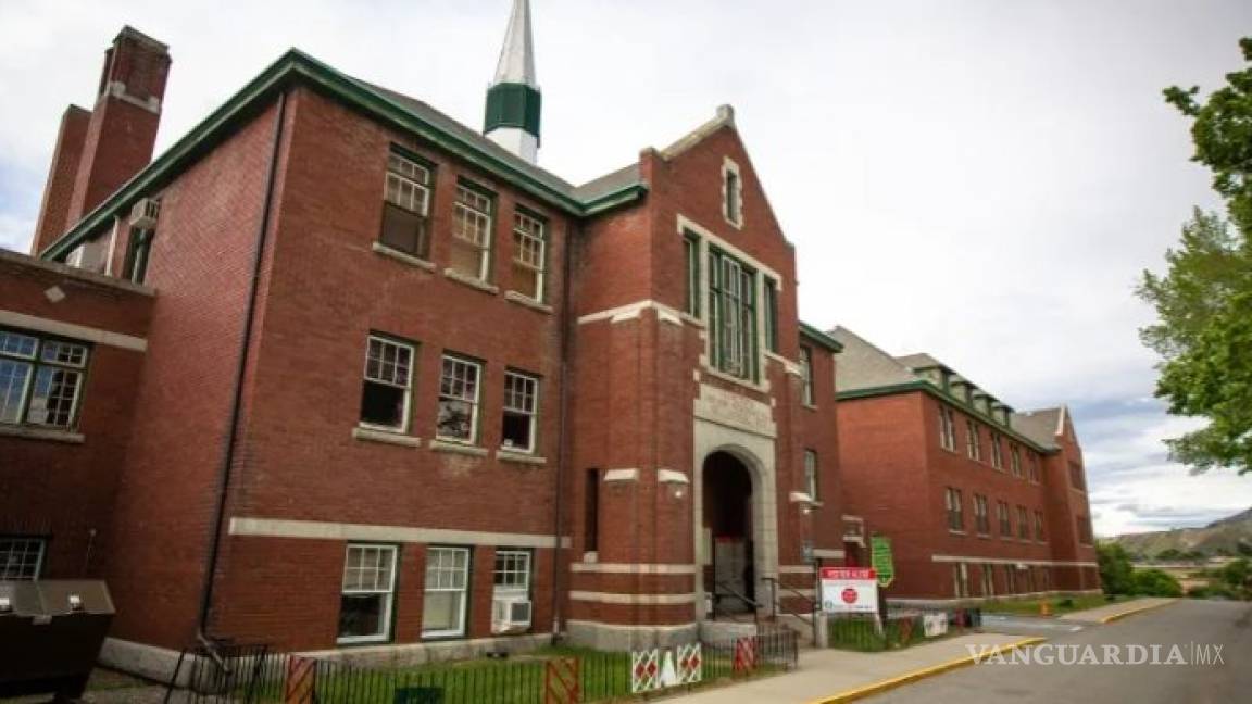 $!Encuentran restos de 215 niños indígenas en una fosa dentro de un internado en Canadá