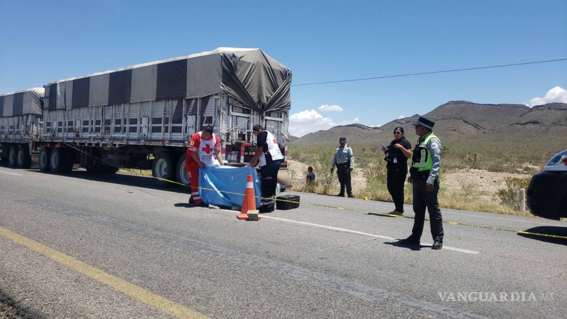 Fallece motociclista al impactarse contra tráiler en carretera Saltillo-Torreón