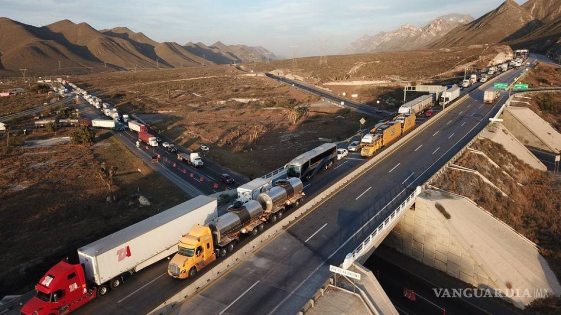 Se comprometen a implementar mejoras en la Autopista Moterrey-Saltillo; tendrá guías led y dos rampas de emergencia