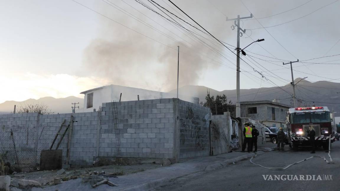 Arrasa incendio con tejaban al sur oriente de Saltillo; vecinos creen fue provocado