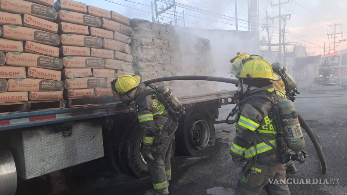 Alarma a vecinos de la colonia Asturias de Saltillo incendio de camión