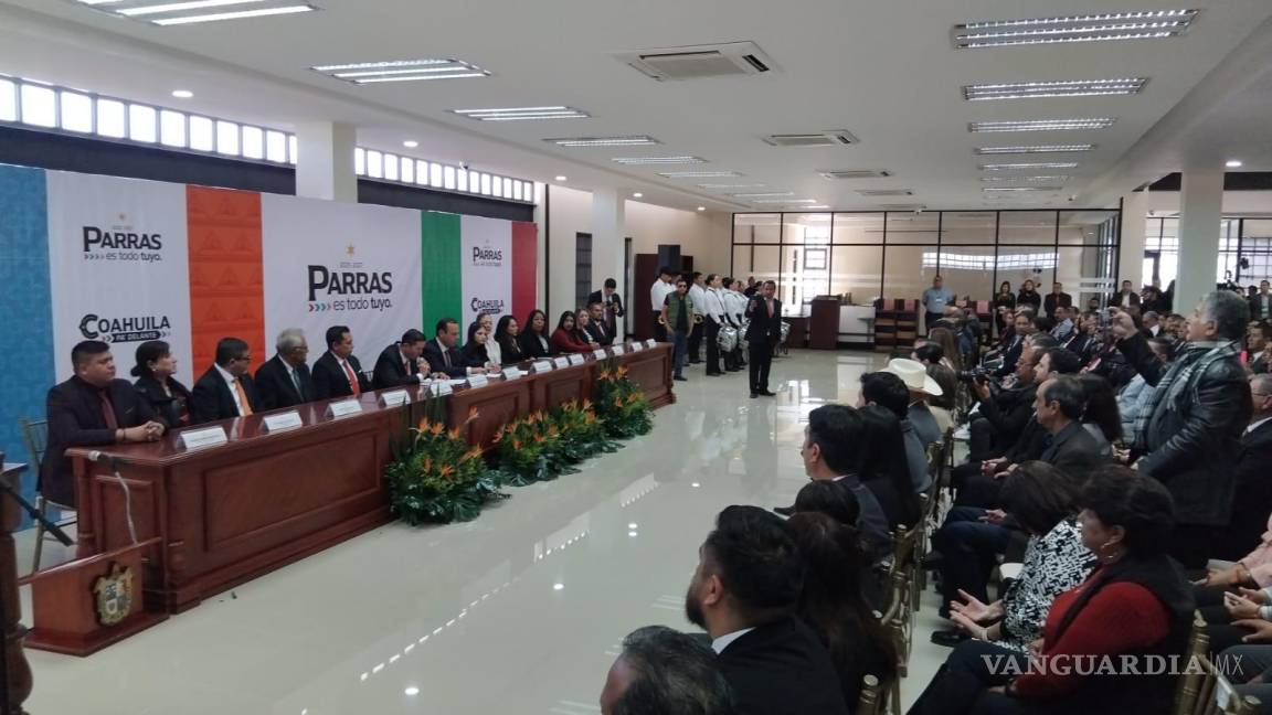 Fernando Orozco inicia segundo periodo con cabildo renovado en Parras de la Fuente