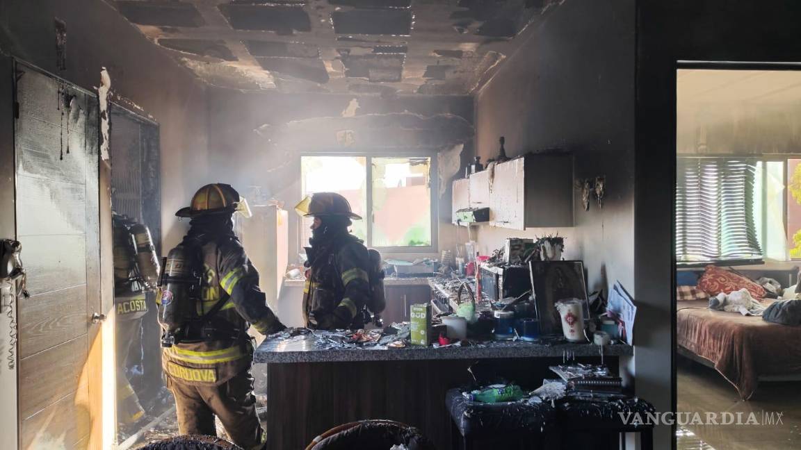 Incendio en edificio de departamentos en Monterrey deja una persona fallecida