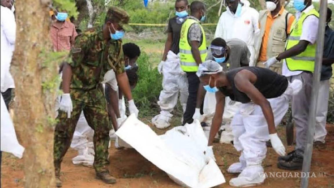 $!Ayunar hasta morir para encontrarse con Jesús; suman 89 muertos de una secta en Kenia