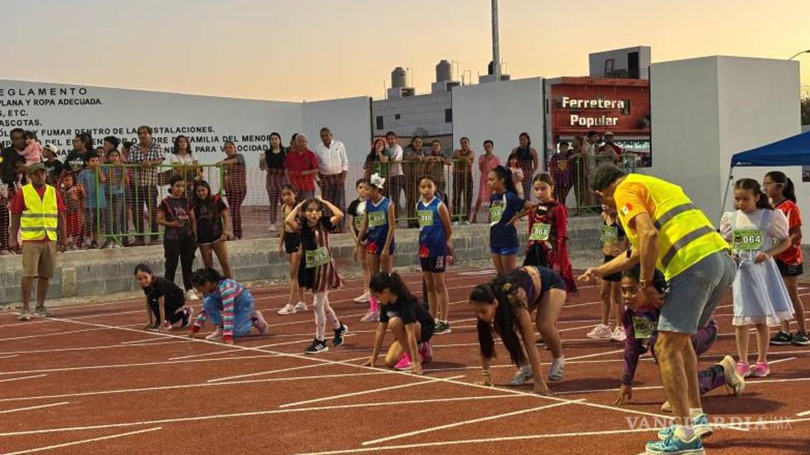 $!La ceremonia de inauguración estuvo precedida por una animada carrera infantil de atletismo.