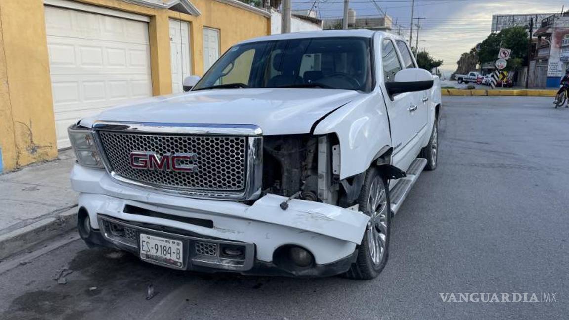 $!Unidades de la Policía Municipal llegaron al lugar para lograr el aseguramiento de Eduardo.