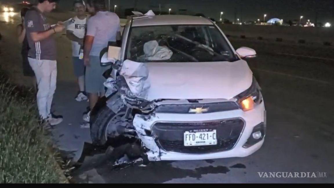 $!El Spark involucrado fue señalado como el vehículo que originó el choque múltiple.