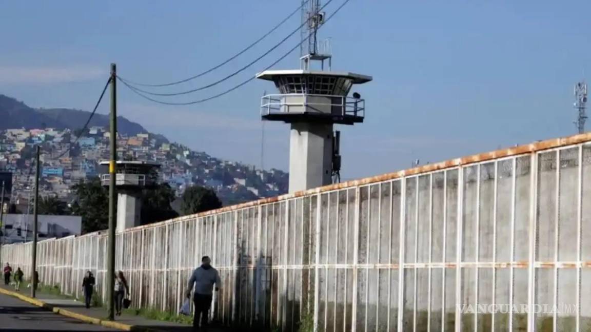 Dos mujeres intentan darse a la fuga del penal de Santa Martha Acatitla durante posada