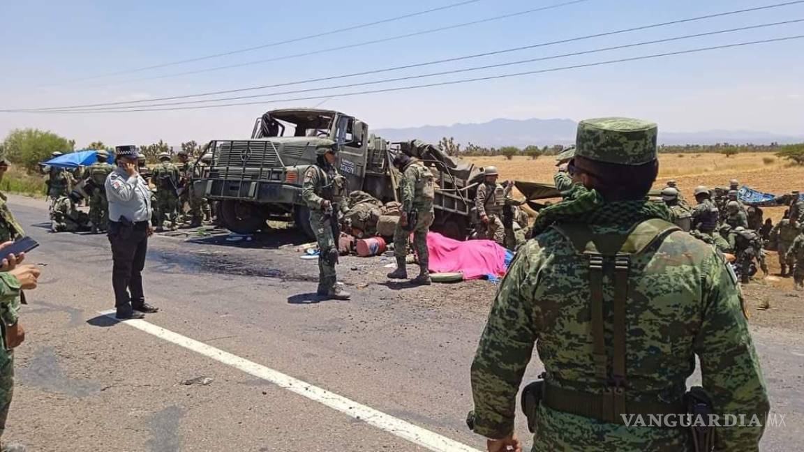 Mueren tres militares y 20 quedan heridos tras volcar en Zacatecas
