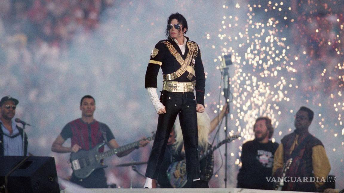 $!La presencia de Michael Jackson revolucionó el espectáculo del medio tiempo en el Super Bowl.