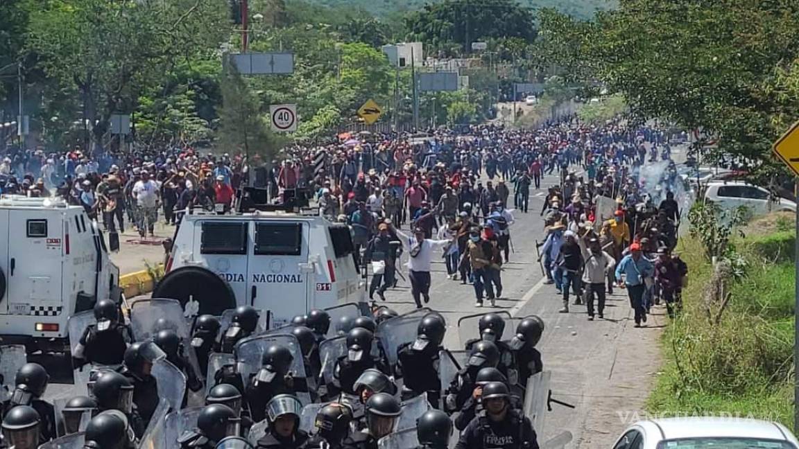 Violencia en Autopista del Sol, manifestantes paralizan vialidad y se enfrentan con la policía