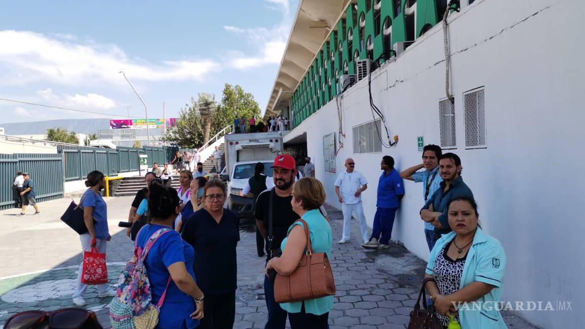 Arde Clínica 7 en Monclova: no funciona aire acondicionado y clima sube hasta los 42 grados