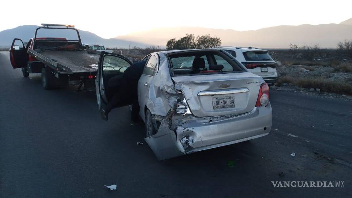 Conductor vuelca en frente del Seminario mayor de Saltillo, reportan pérdidas materiales