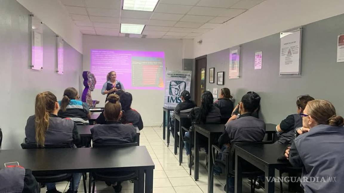 IMSS Coahuila concientiza contra el tabaquismo con caminatas y pláticas en escuelas y empresas