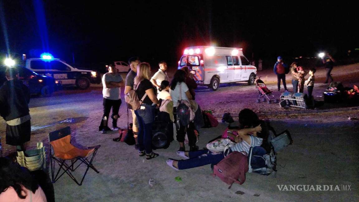Carretera Saltillo-Torreón: Camión de pasajeros choca contra tráiler; accidente deja 2 muertos y 15 heridos