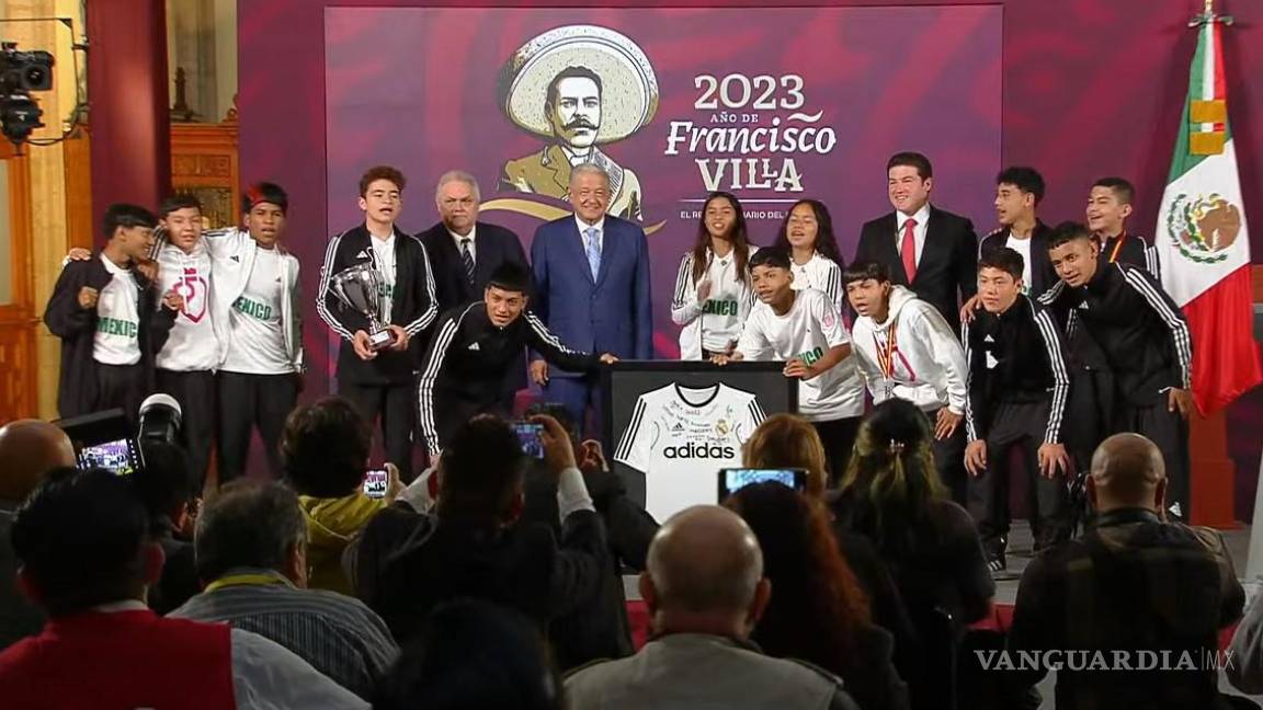 AMLO junto con Samuel García celebran a los jóvenes mexicanos que ganaron el Desafío Mundial del Real Madrid