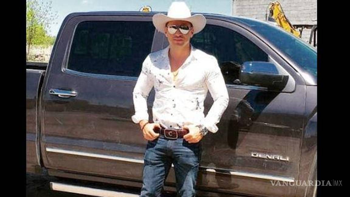 $!GMC Sierra Denali 2023, cuyo precio supera los 2 millones de pesos.