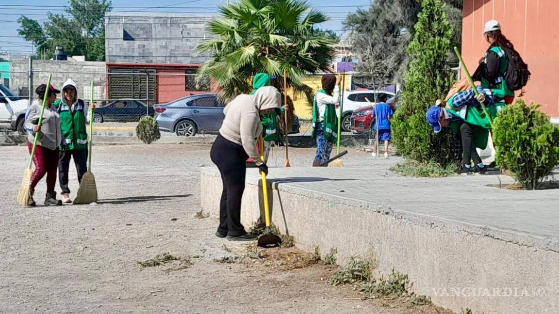 Sin descanso trabajan en Ramos Arizpe brigadas de ‘Enchúlame la escuela’