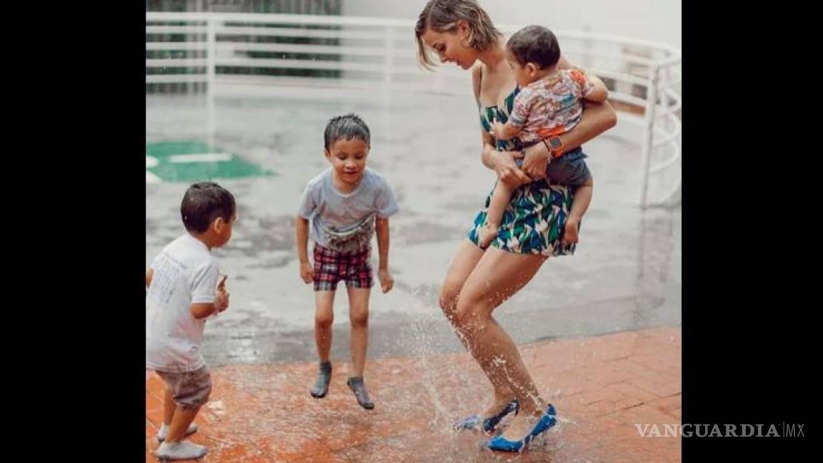 Mariana Rodríguez celebra lluvia en Monterrey con los niños del DIF Capullos