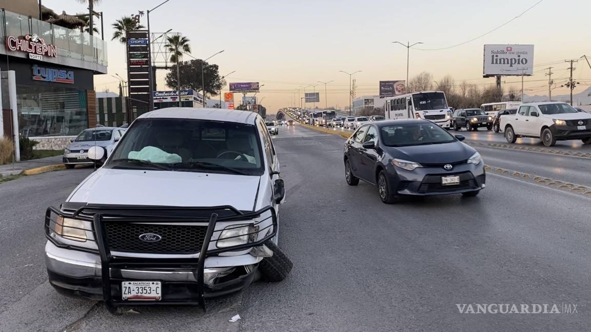 Accidente paraliza el tráfico en importante bulevar de Saltillo