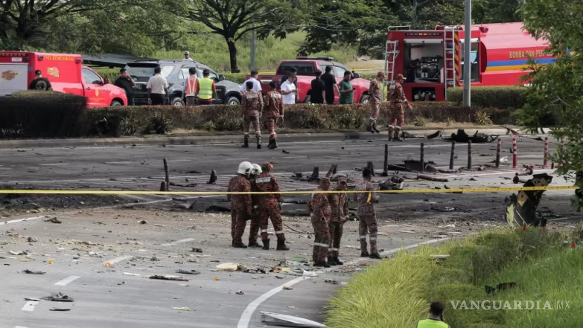 $!Avioneta se estrella en plena autopista dejando 10 muertos y múltiples heridos (video)