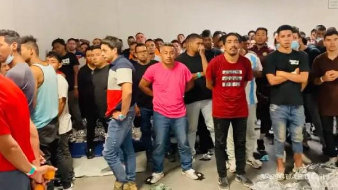 Muestran impactantes imágenes de centro de la Patrulla Fronteriza en El Paso repleto de migrantes