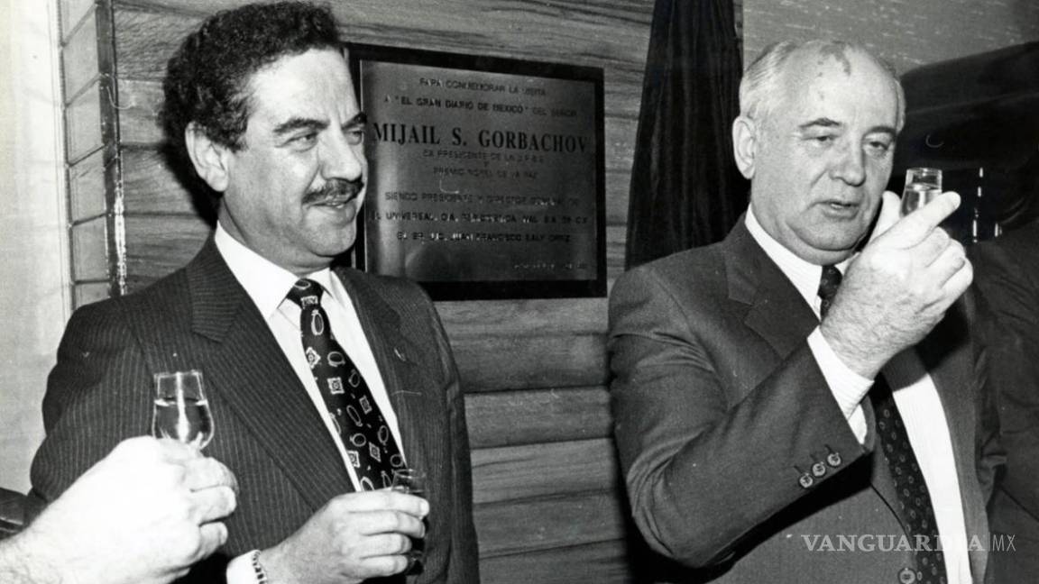 $!Juan Francisco Ealy Ortiz, Presidente Ejecutivo y del Consejo de Administración de EL UNIVERSAL, recibió a Mijaíl Gorbachov el 10 de diciembre de 1992.