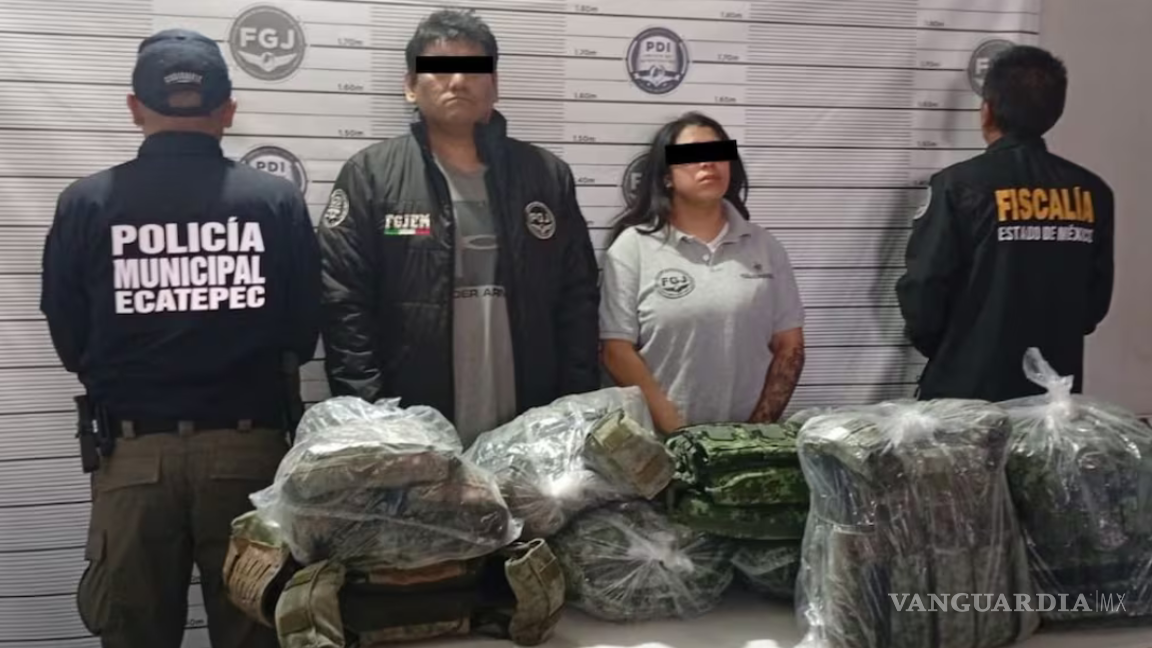 $!Desmantelan taller ilegal de equipo táctico en Ecatepec; hallan uniformes falsos y granadas