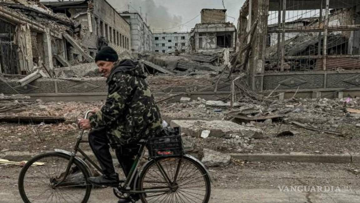 ¿Cómo Ucrania enfrentó su peor mes en el campo de batalla contra Rusia en dos años?